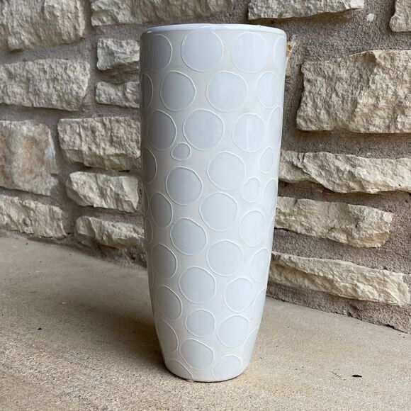 White Contrast High Gloss Circle Pattern on Matte Ceramic Tall Vase - Picture 4 of 15